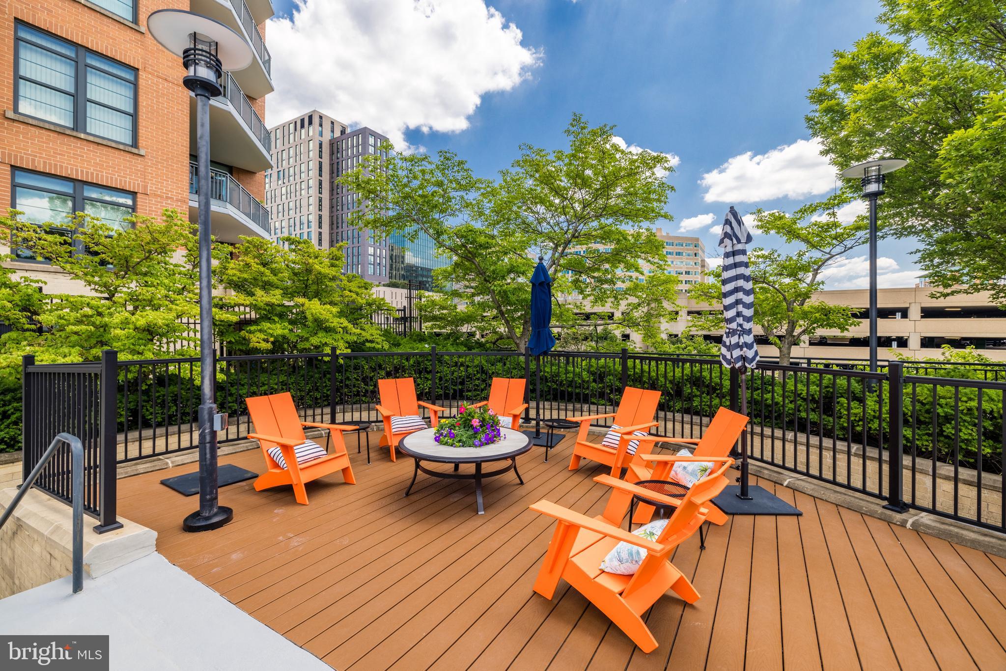 PARAMOUNT - Residential