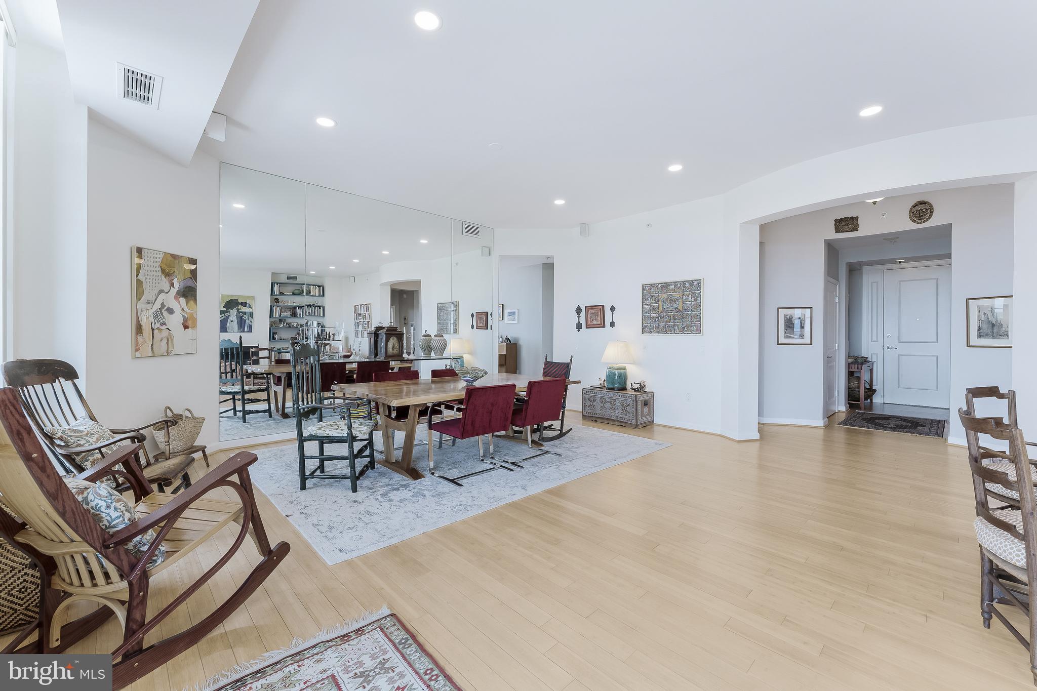 PARAMOUNT - Residential