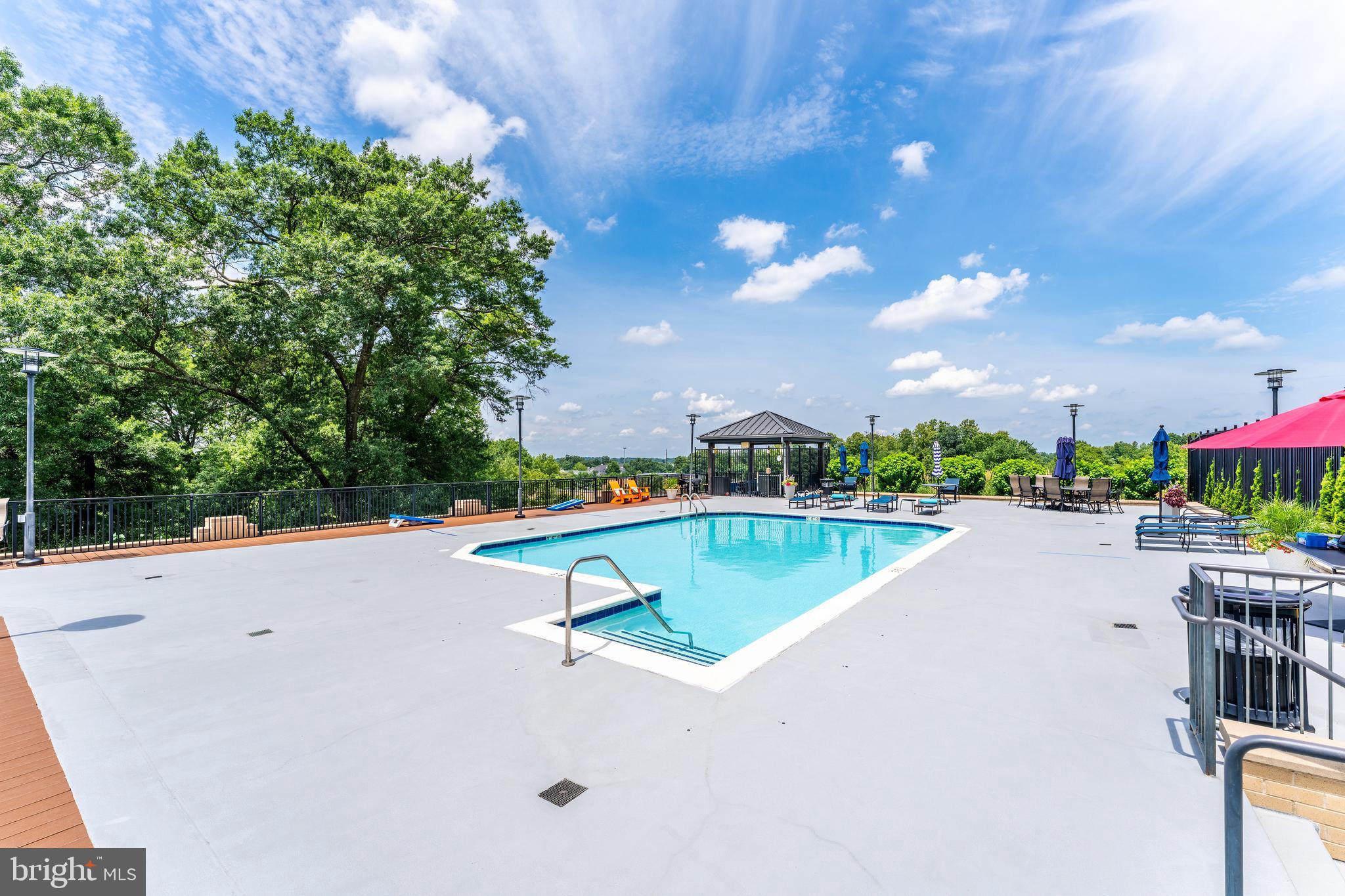 PARAMOUNT - Residential