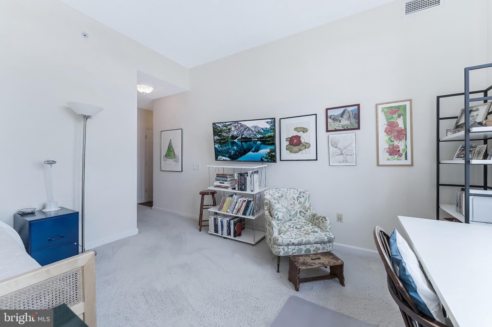 PARAMOUNT - Residential