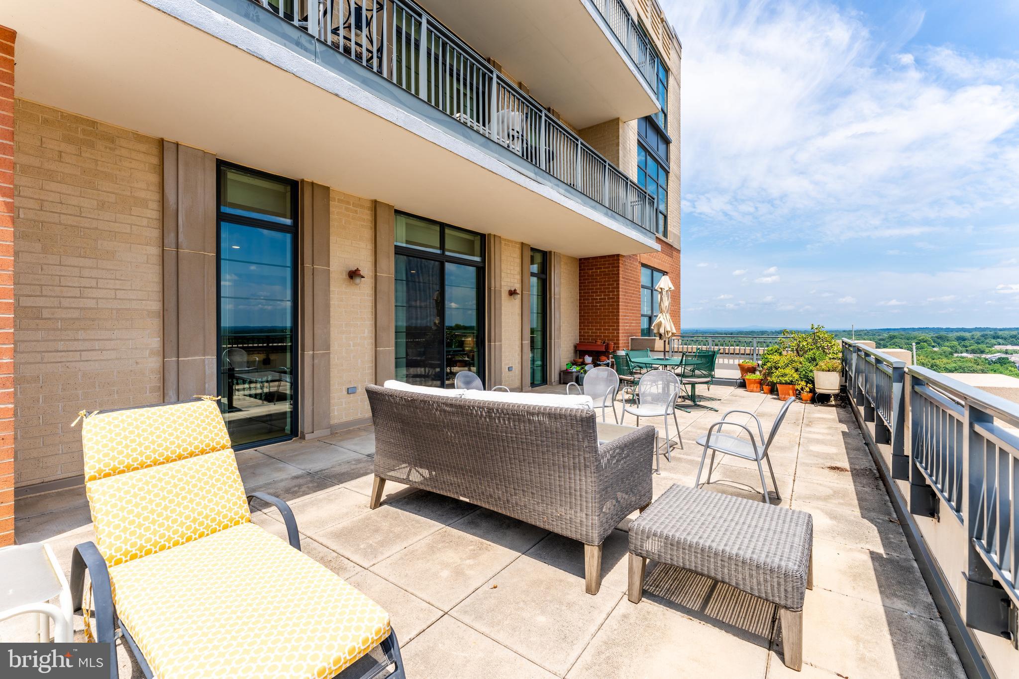 PARAMOUNT - Residential