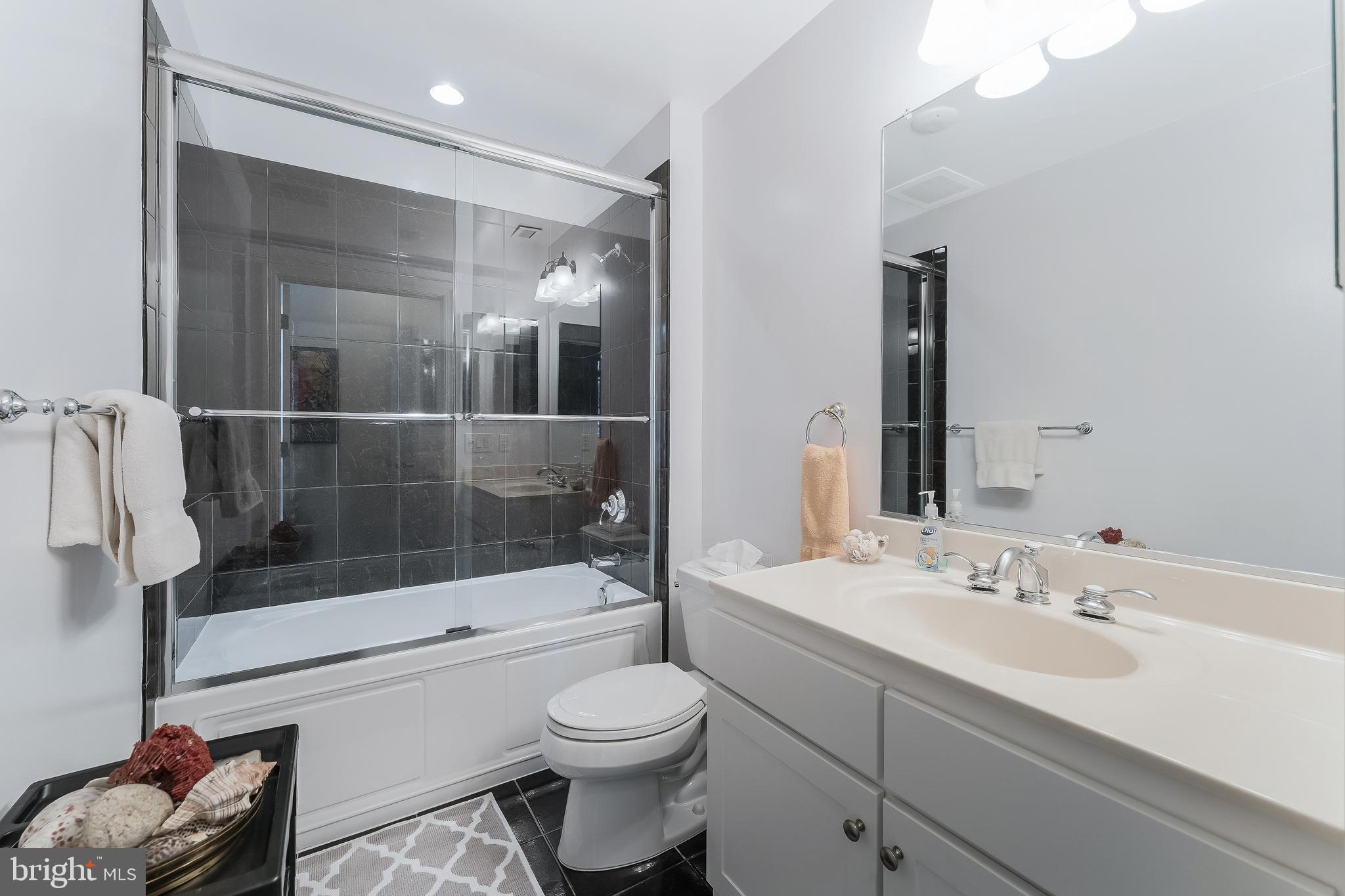 PARAMOUNT - Residential