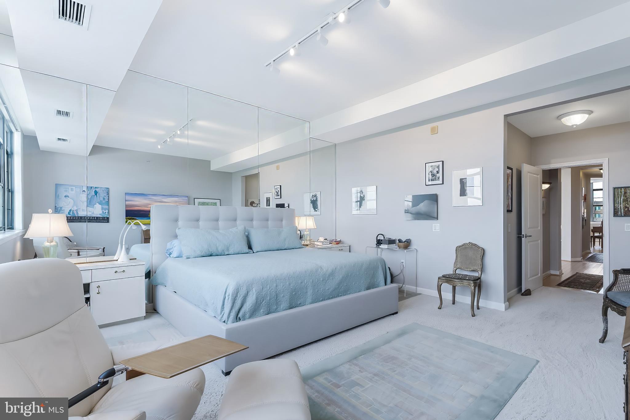 PARAMOUNT - Residential