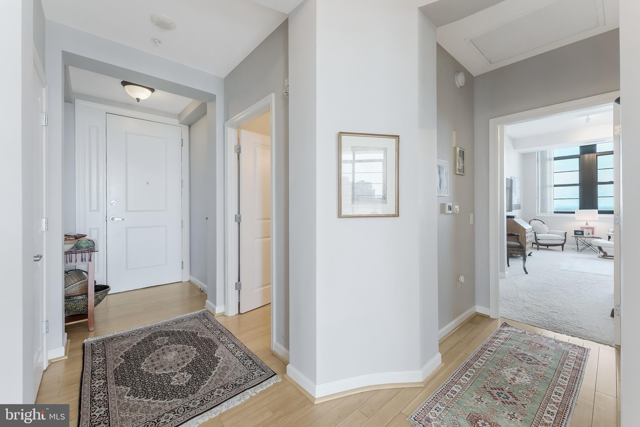 PARAMOUNT - Residential