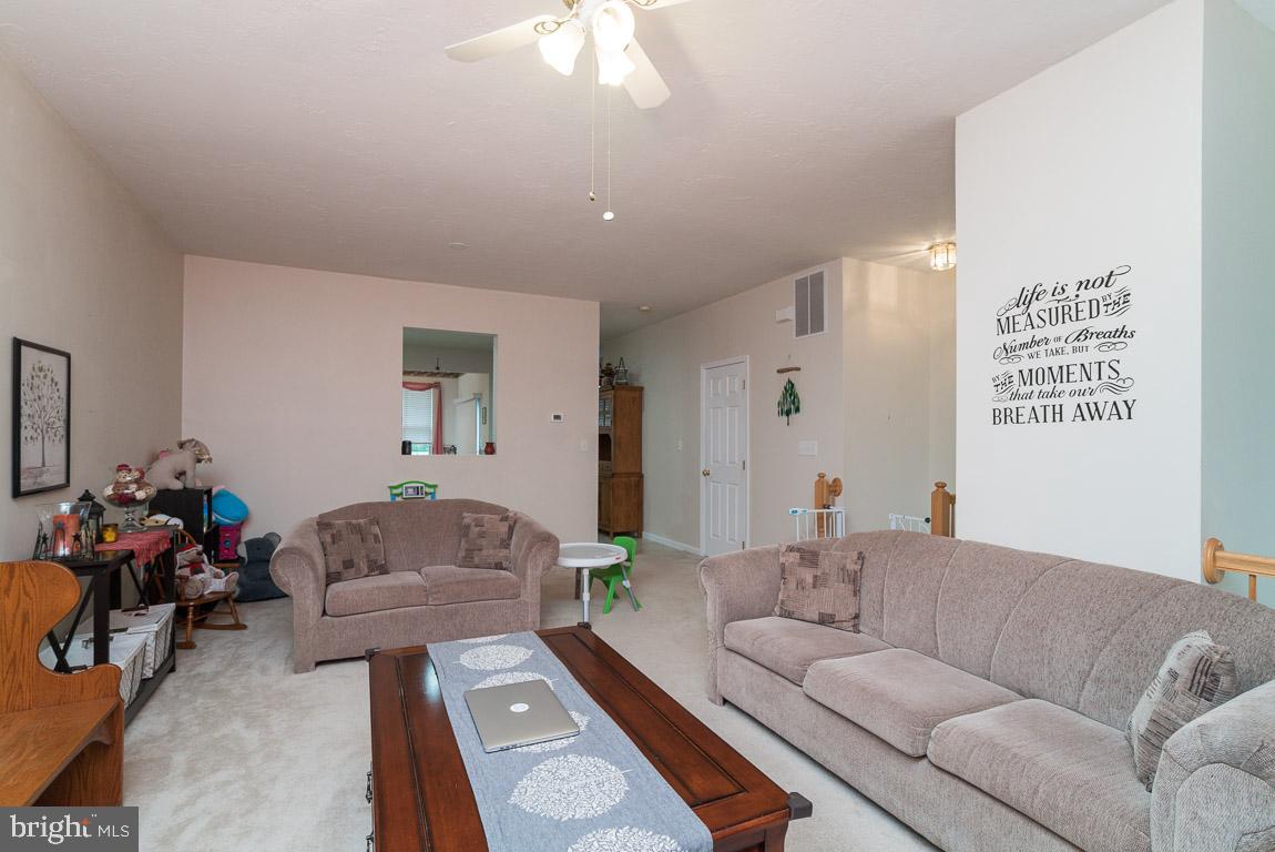 COLONIAL HILLS - Residential