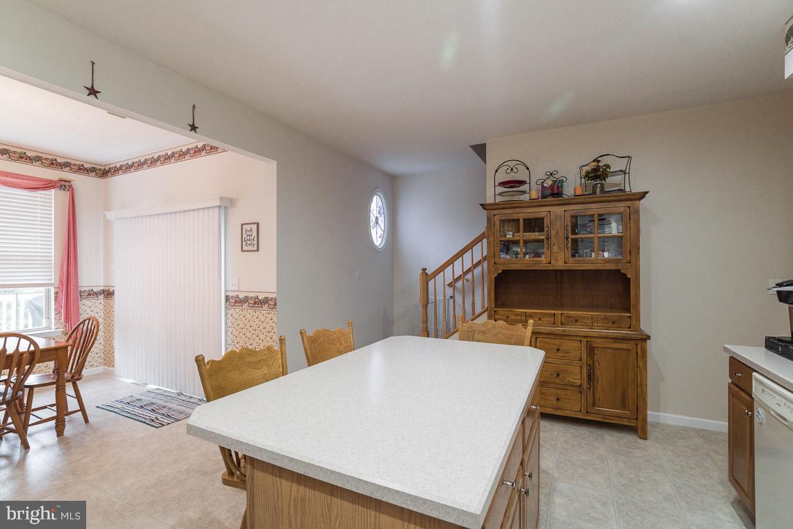 COLONIAL HILLS - Residential