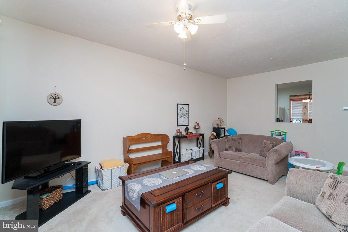 COLONIAL HILLS - Residential