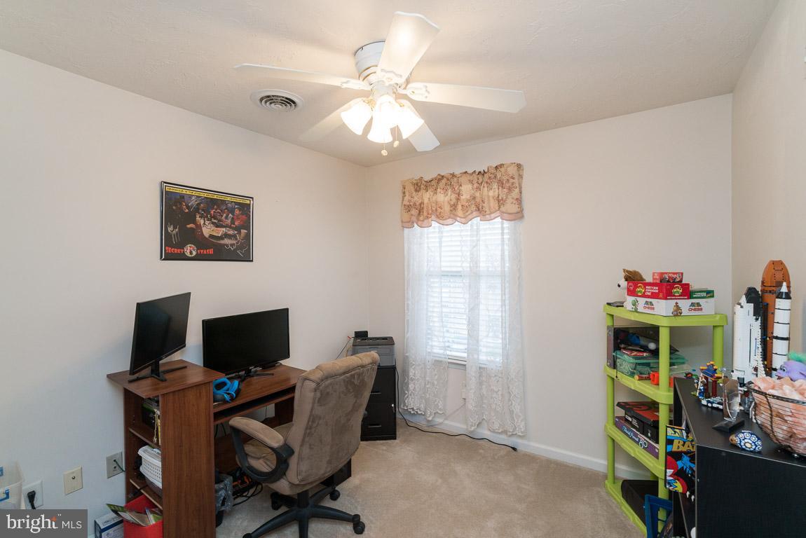 COLONIAL HILLS - Residential