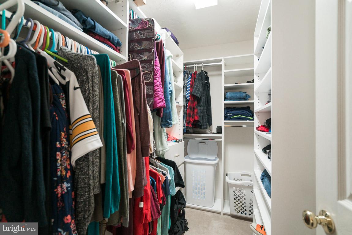 COLONIAL HILLS - Residential