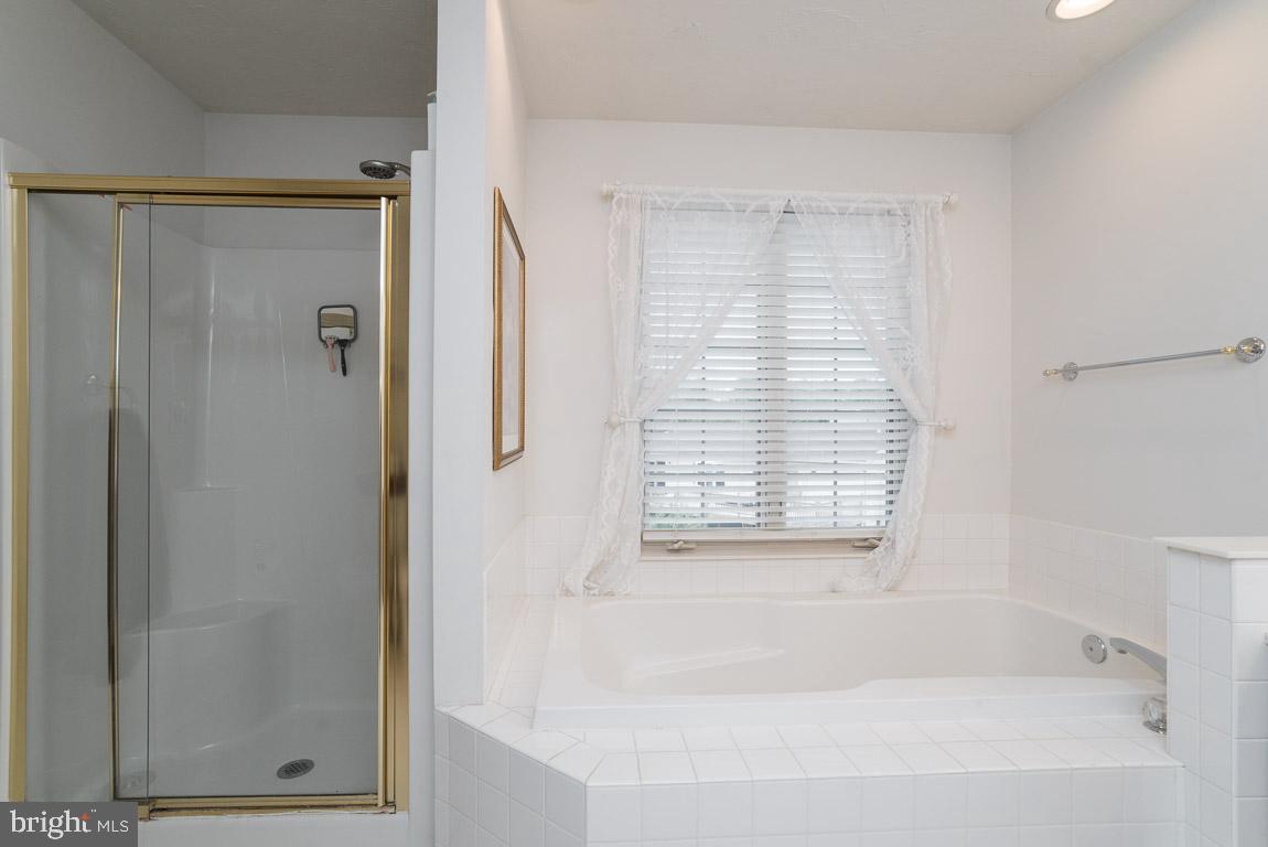 COLONIAL HILLS - Residential