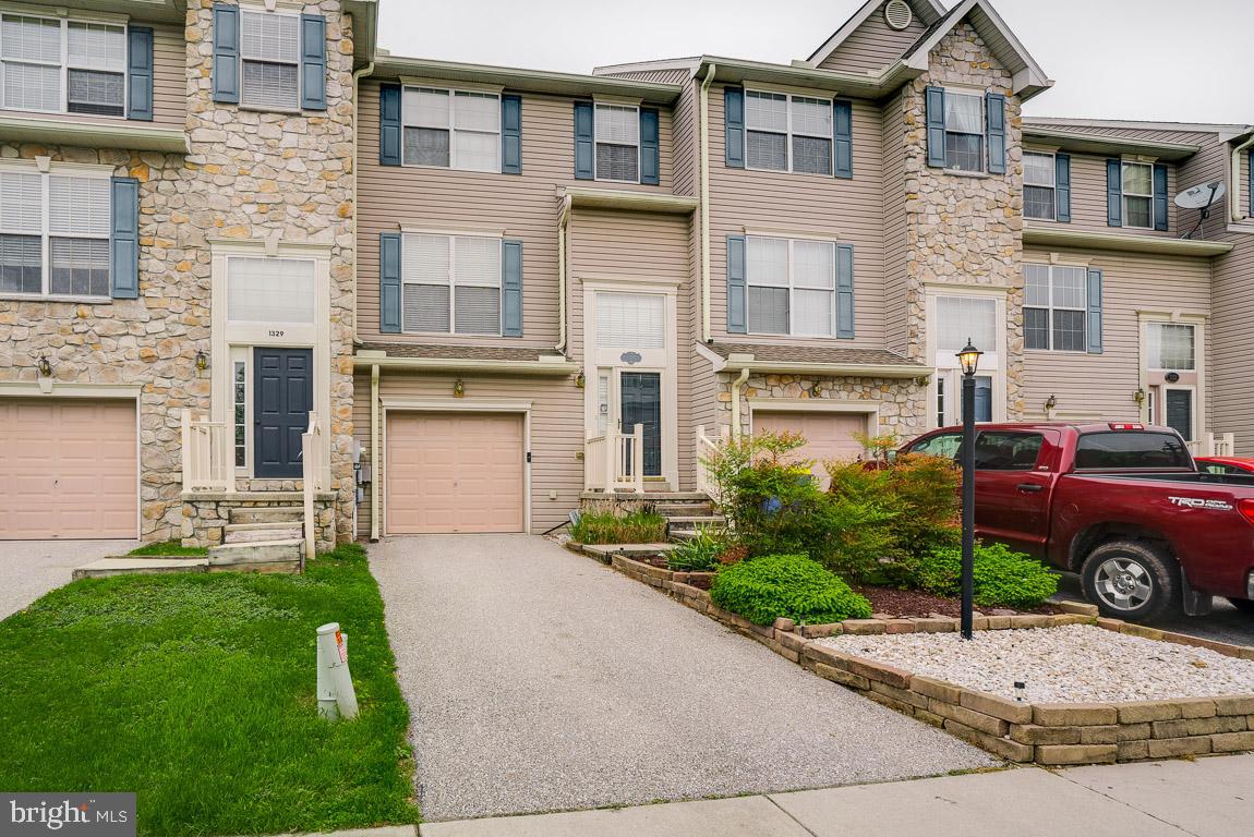 COLONIAL HILLS - Residential