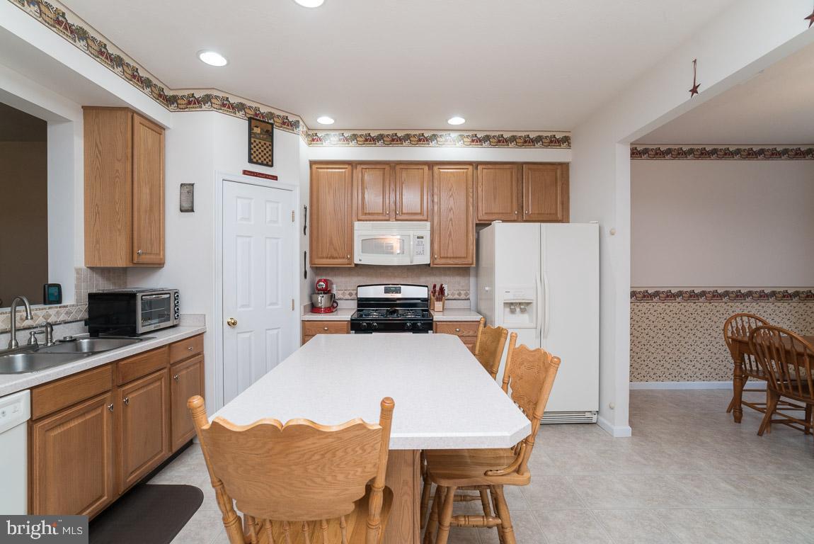 COLONIAL HILLS - Residential