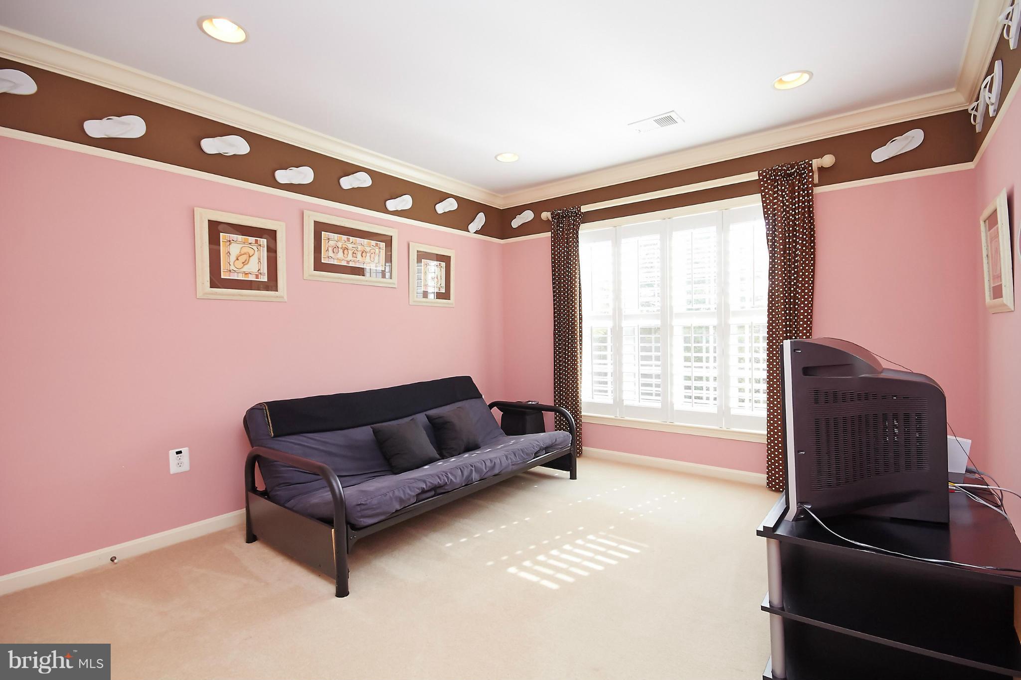 LINTON CREST - Residential