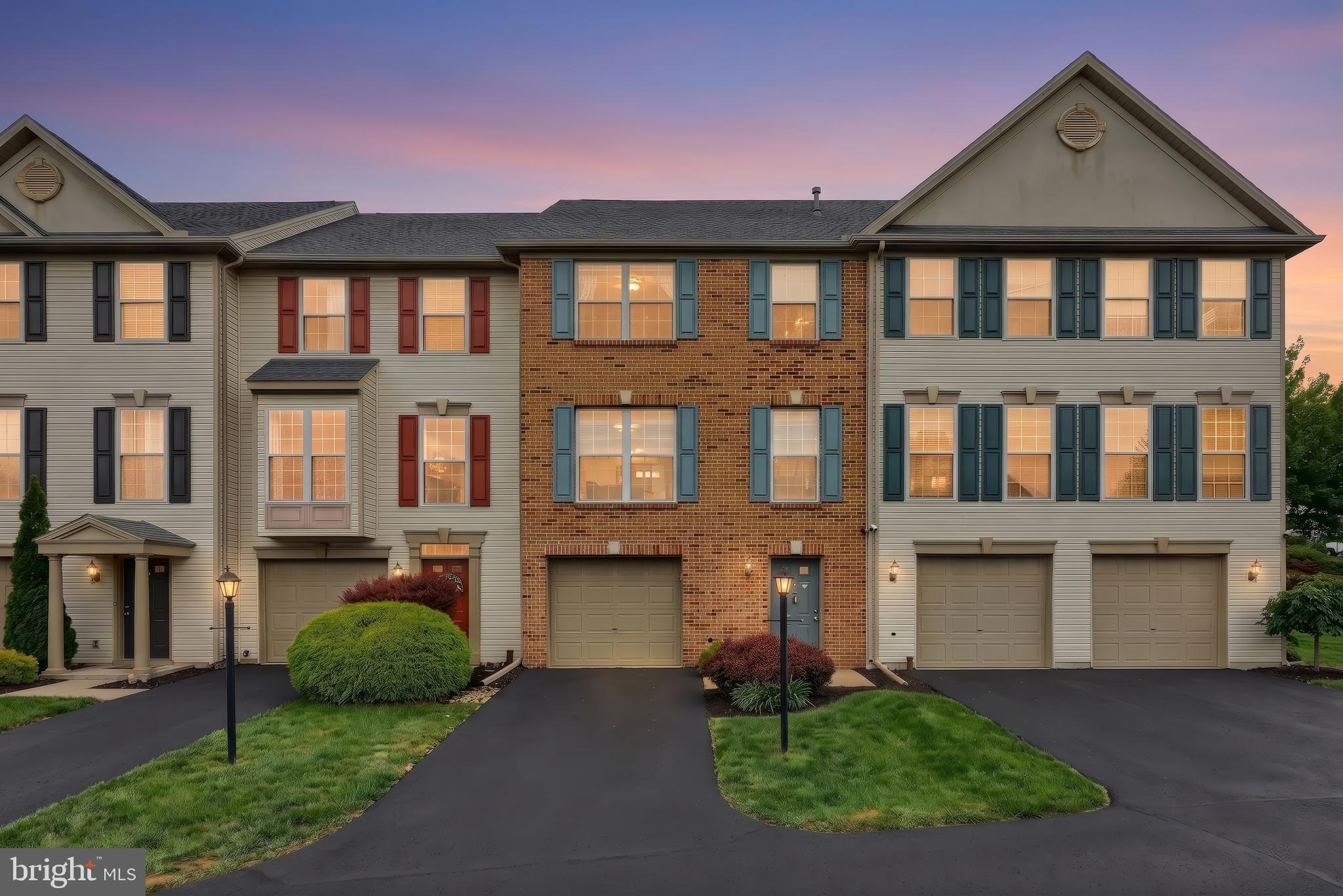 LOMBARD PINES - Residential
