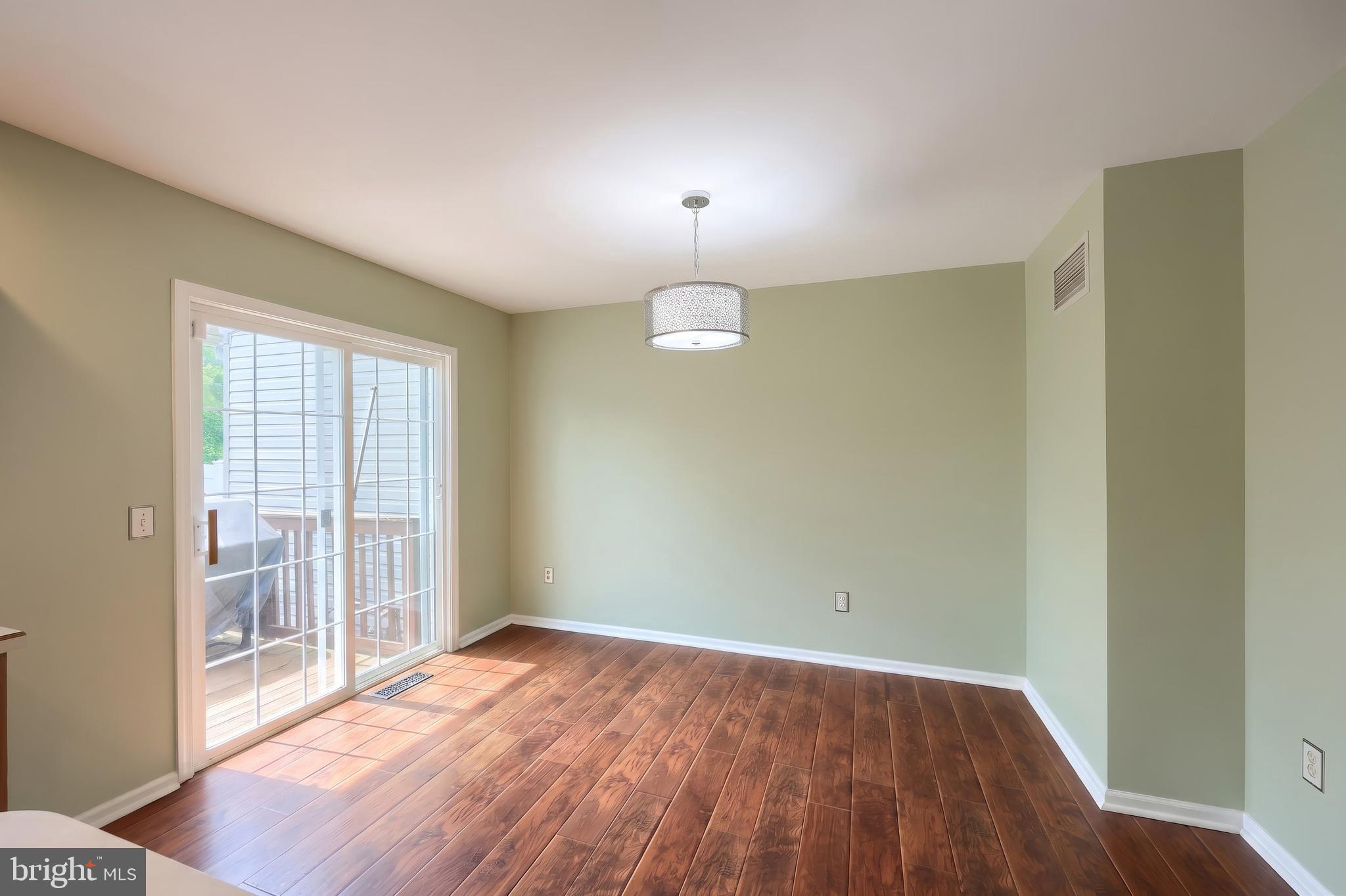 LOMBARD PINES - Residential