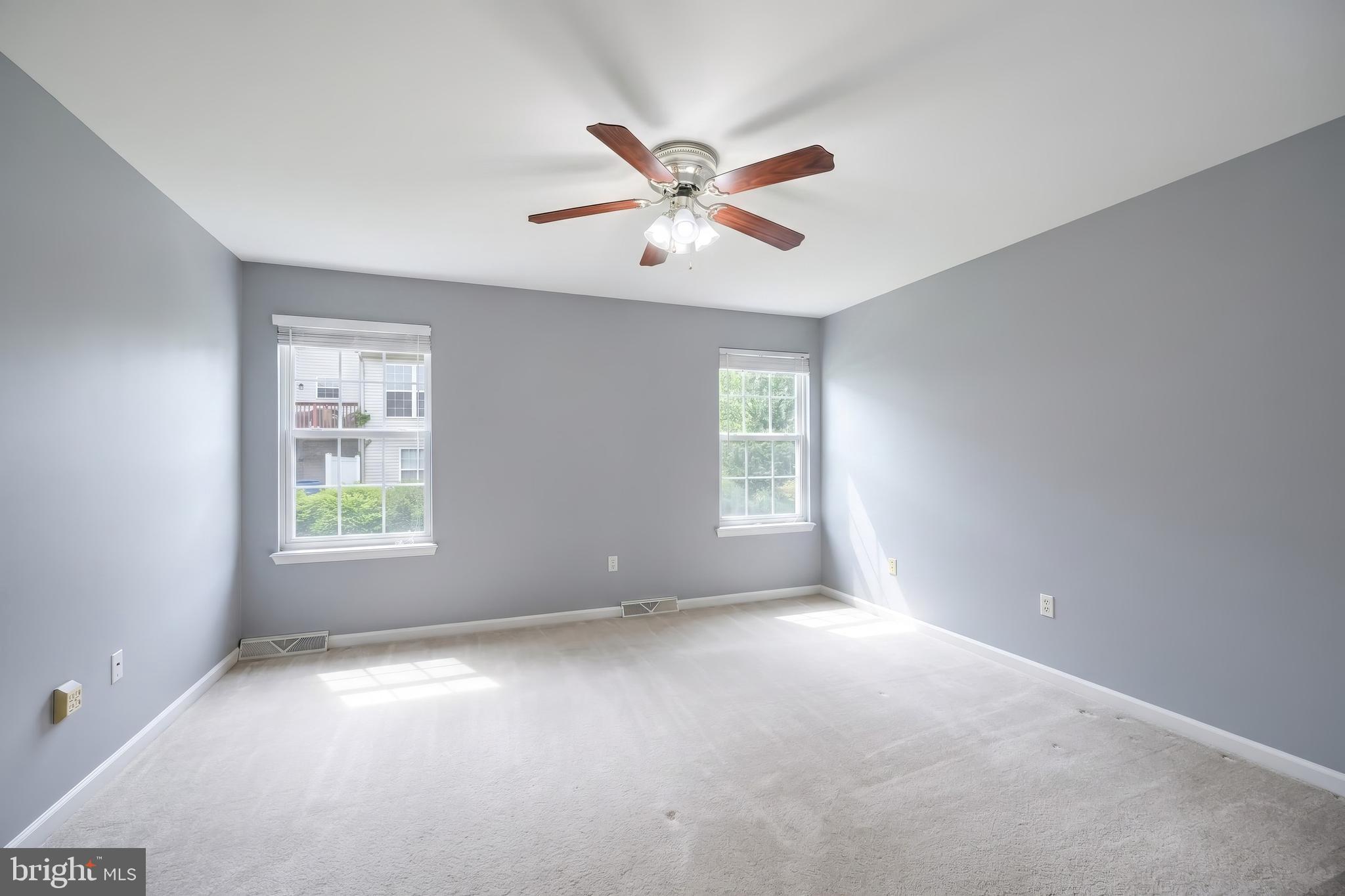 LOMBARD PINES - Residential