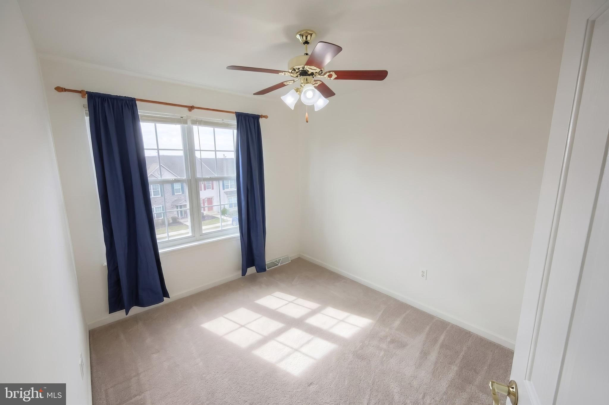 LOMBARD PINES - Residential