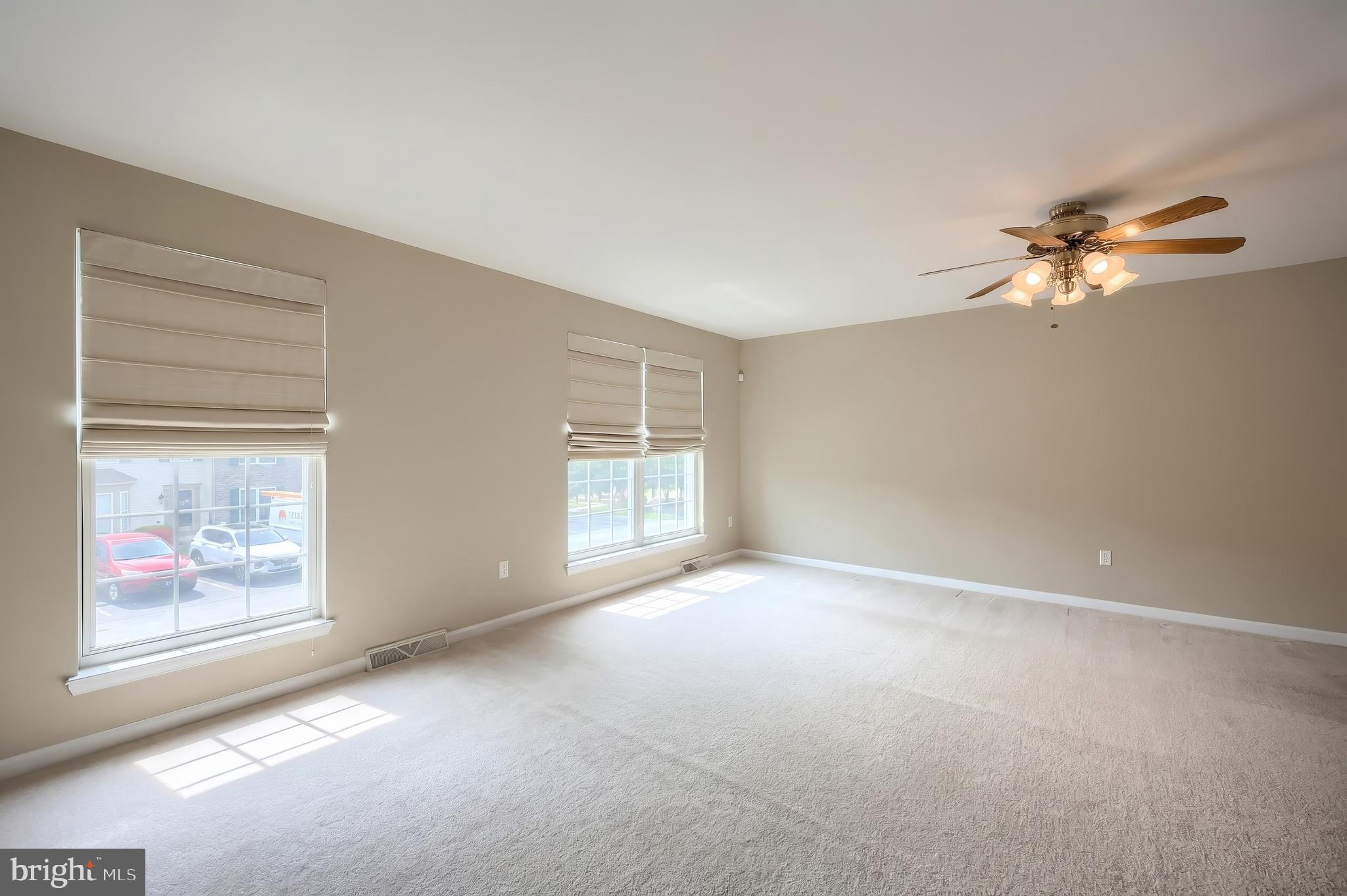 LOMBARD PINES - Residential