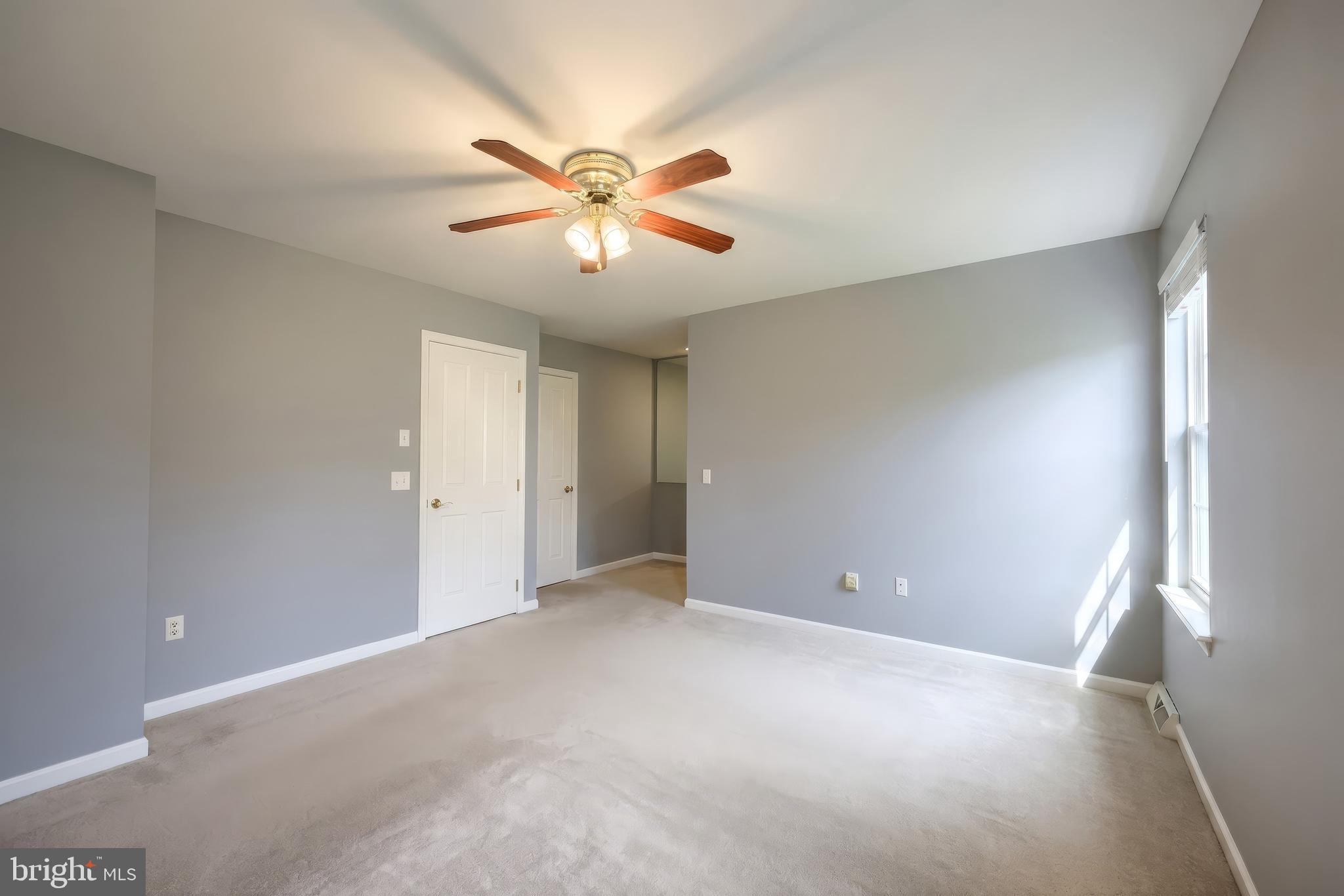 LOMBARD PINES - Residential