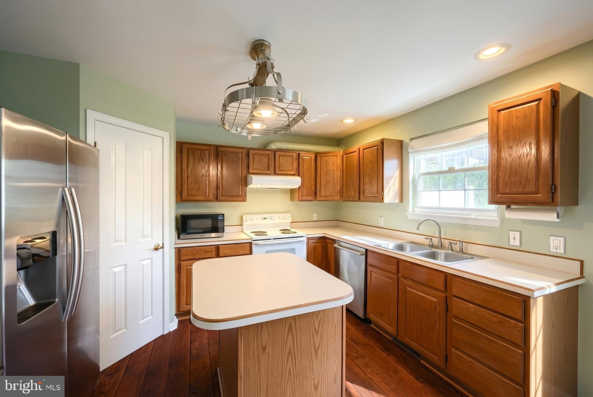 LOMBARD PINES - Residential