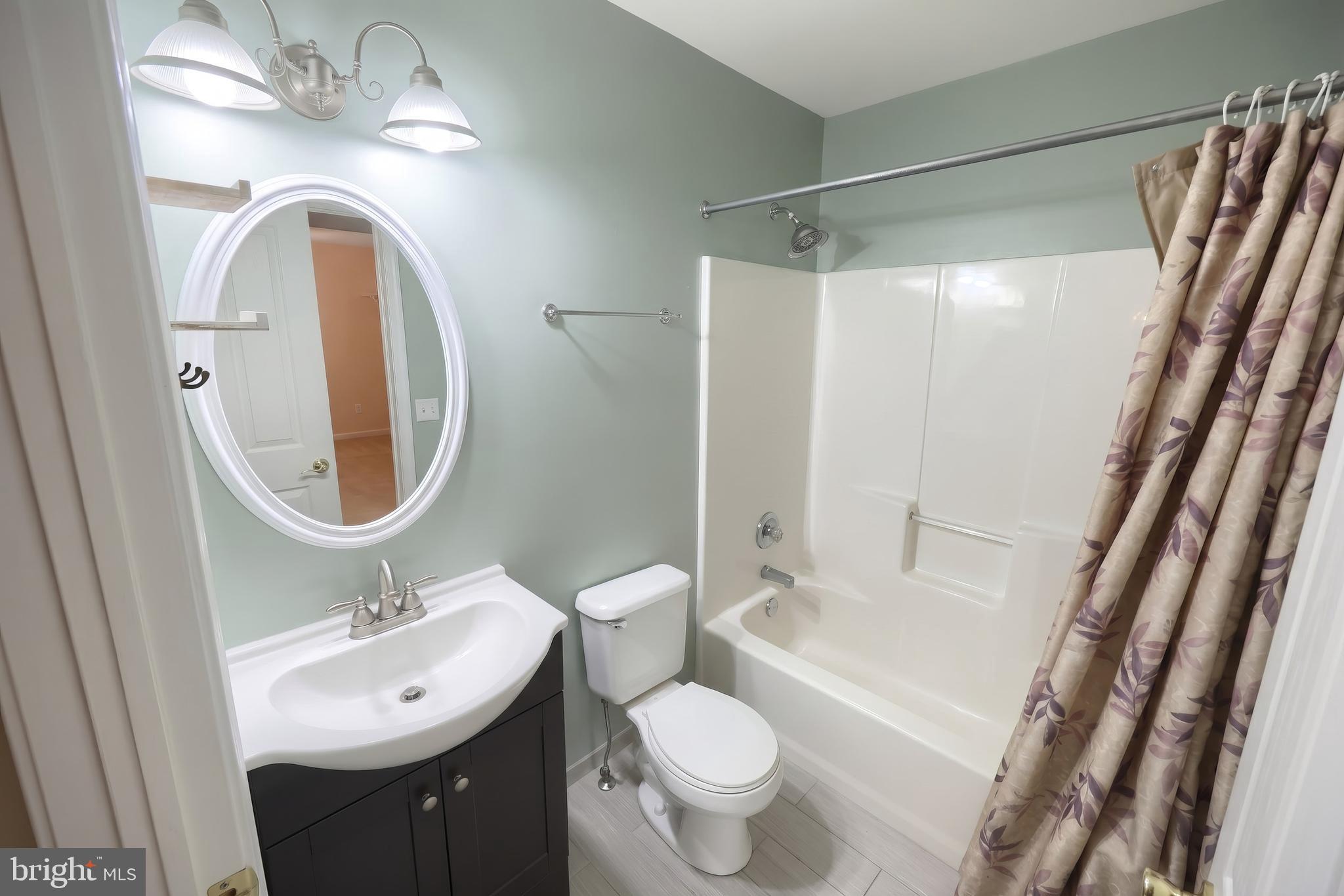 LOMBARD PINES - Residential
