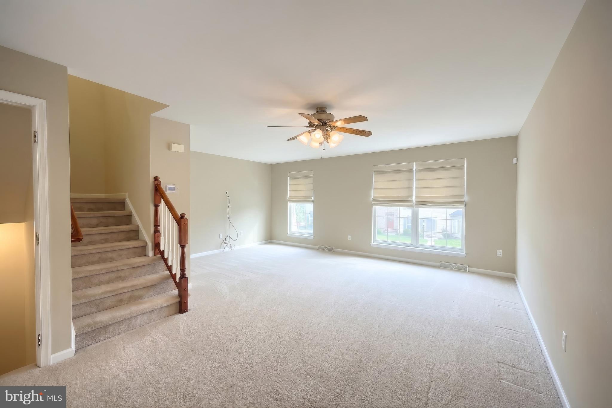 LOMBARD PINES - Residential