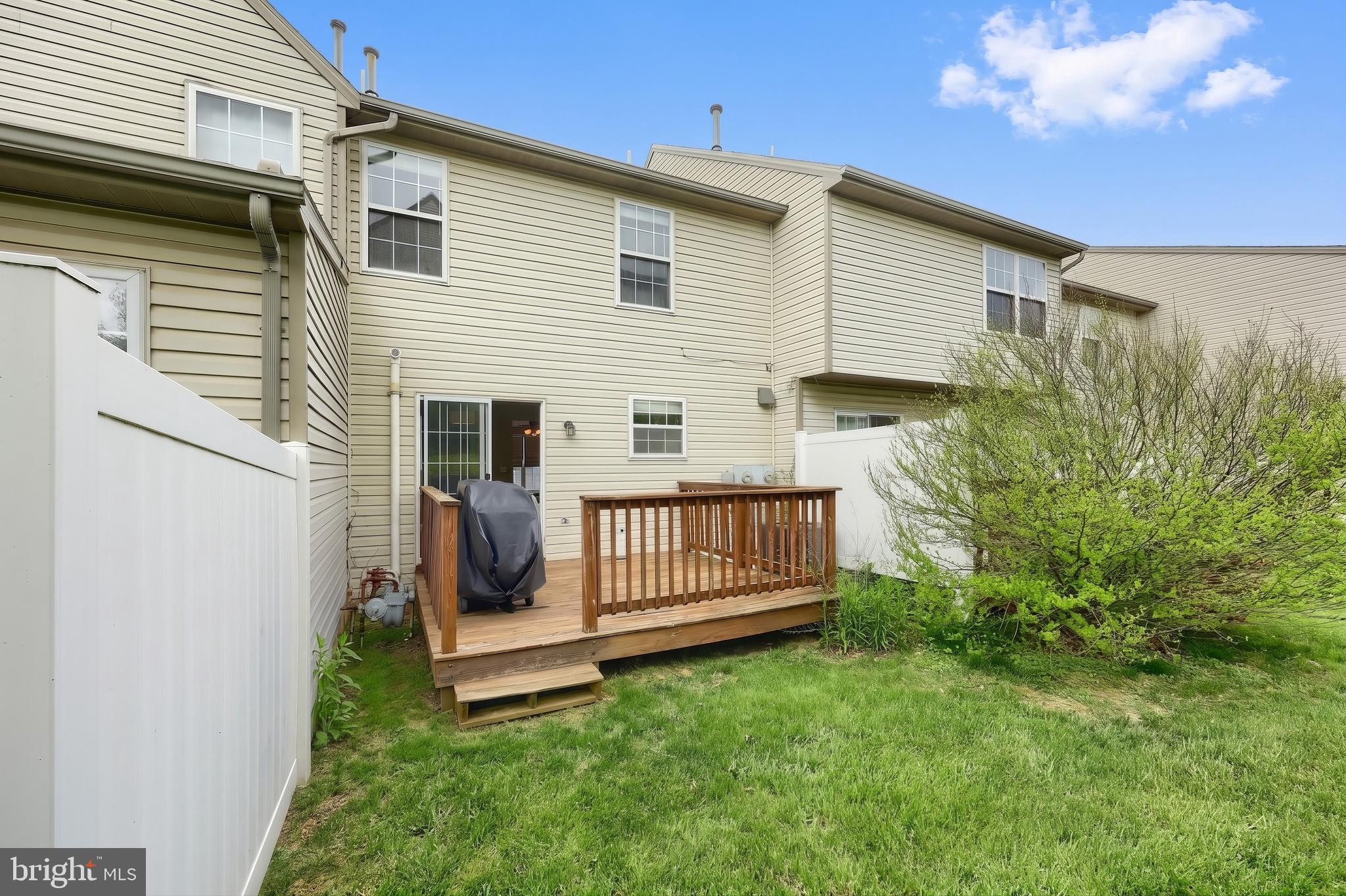 LOMBARD PINES - Residential