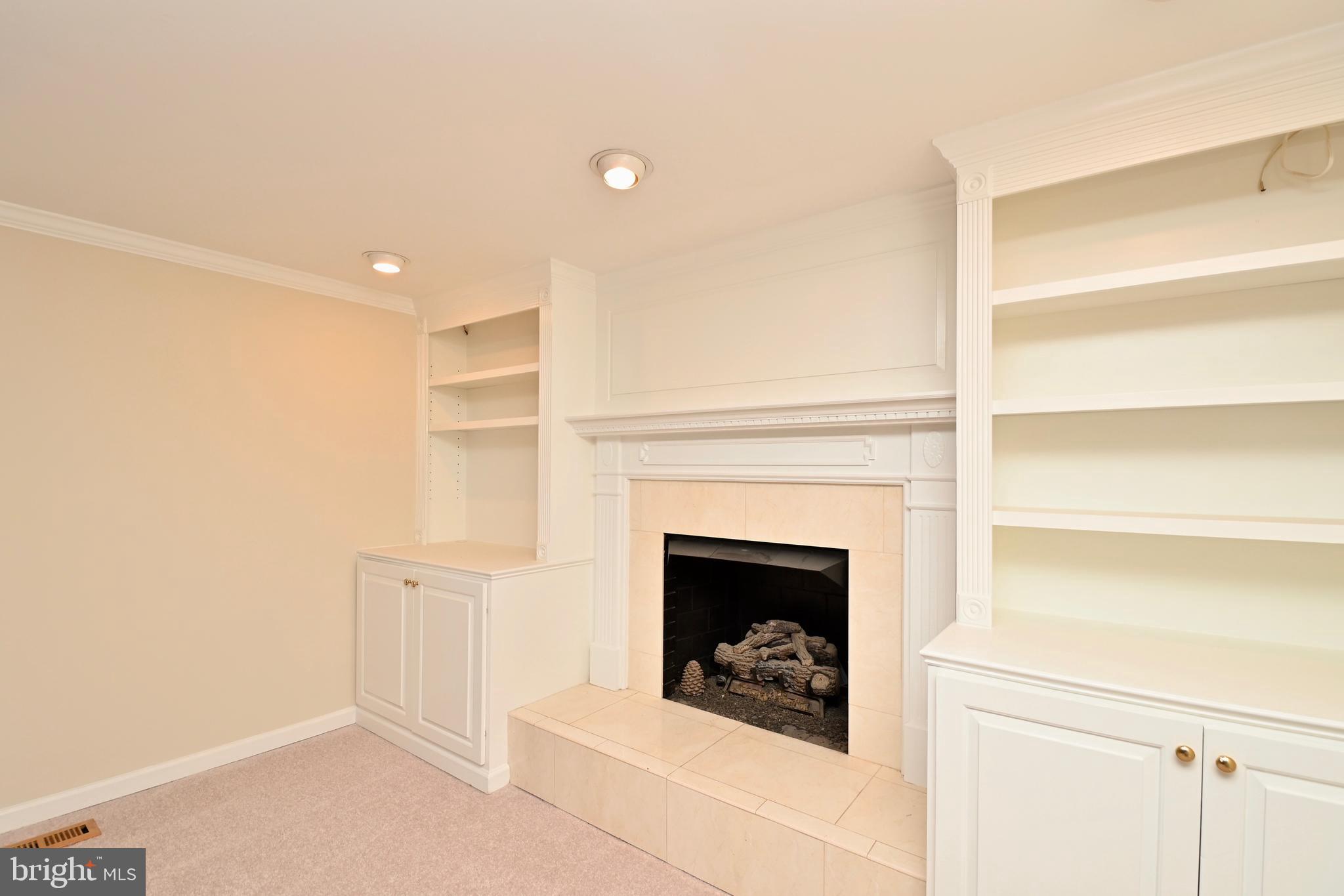 COLONY WOODS - Residential