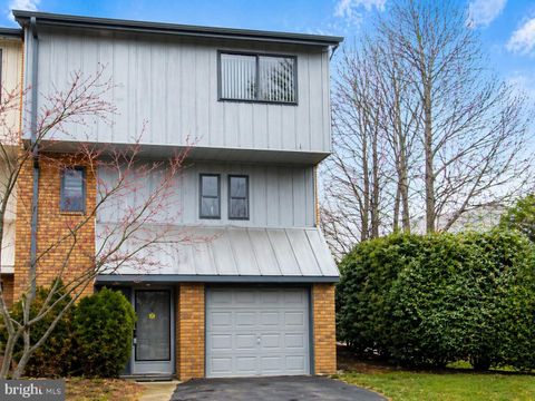 Photo of 12750 Gazebo Court, WOODBRIDGE, VA 22192 (MLS # VAPW2118124)