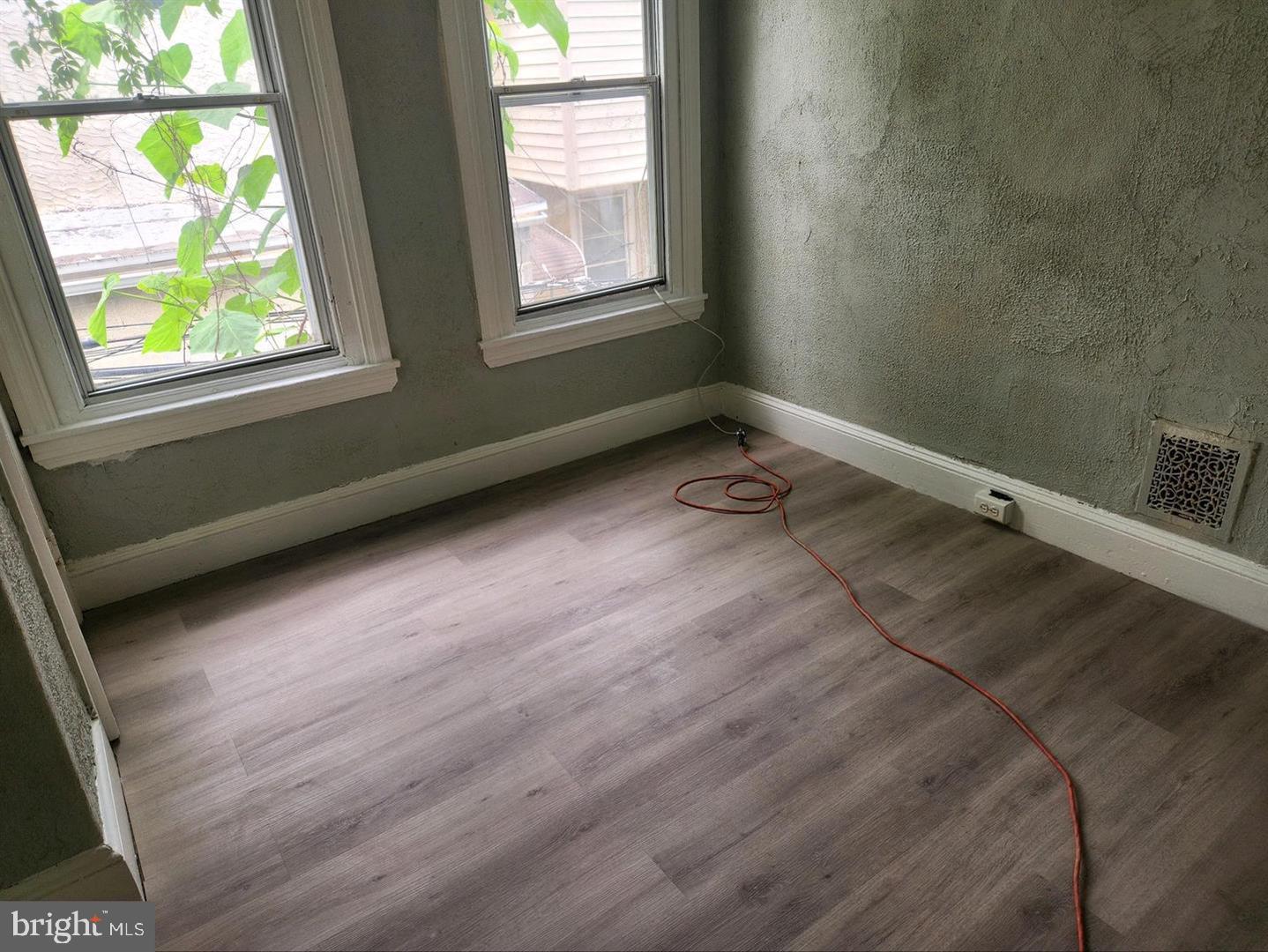 2554 N SYDENHAM STREET