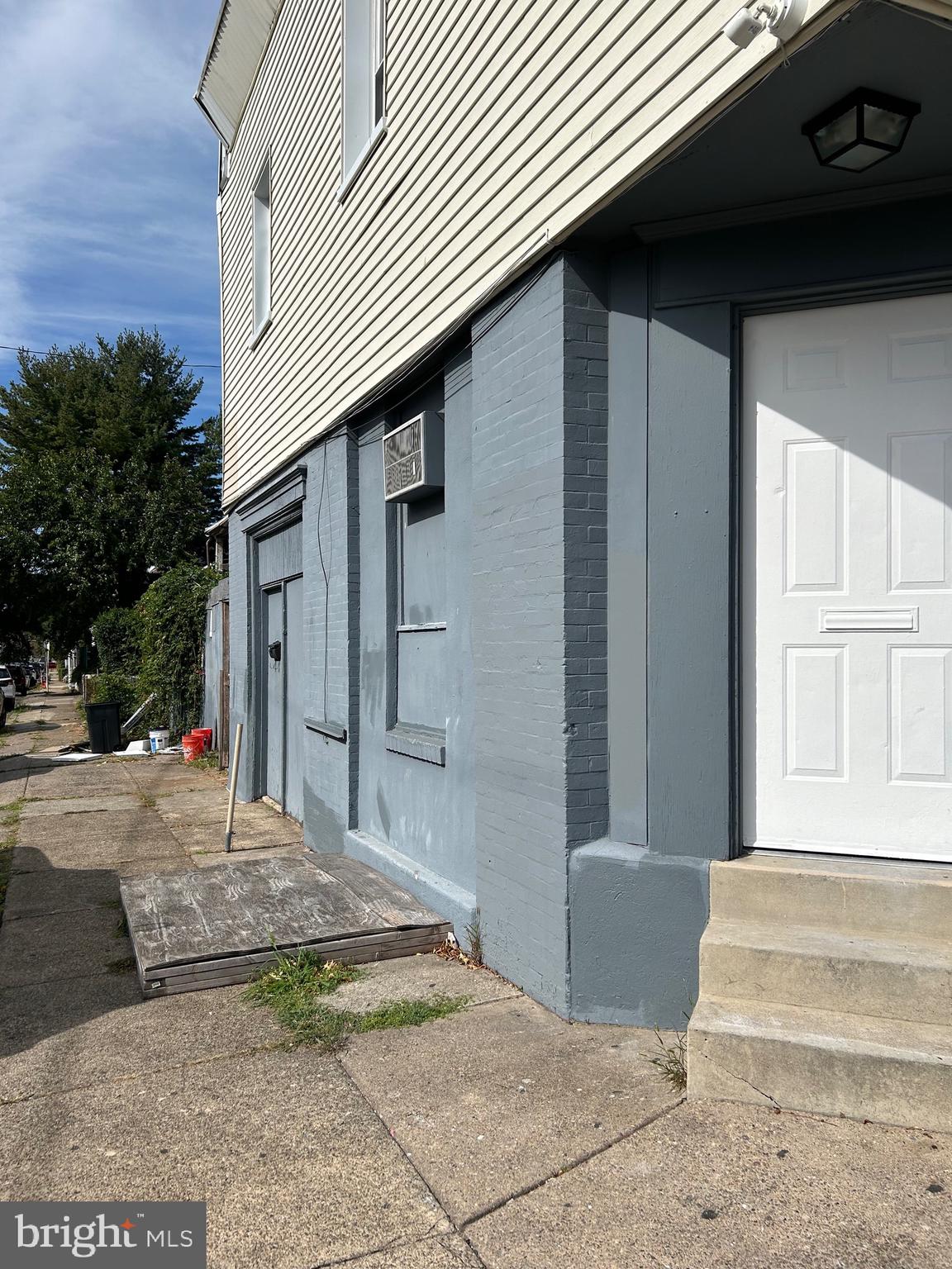 Available for rent in the Tacony area is a corner property CMX-1 featuring a first-floor entry and additional rooms located upstairs. This space is ready for immediate occupancy and could be perfect for home care services or any other office concept you may have in mind. The landlord covers water expenses, while tenants are responsible for electric bills, business insurance, and occupancy permits. Bring your imagination and explore the potential of this office space!
