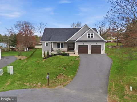 101 ACKLEY CIRCLE LITITZ PA 17543