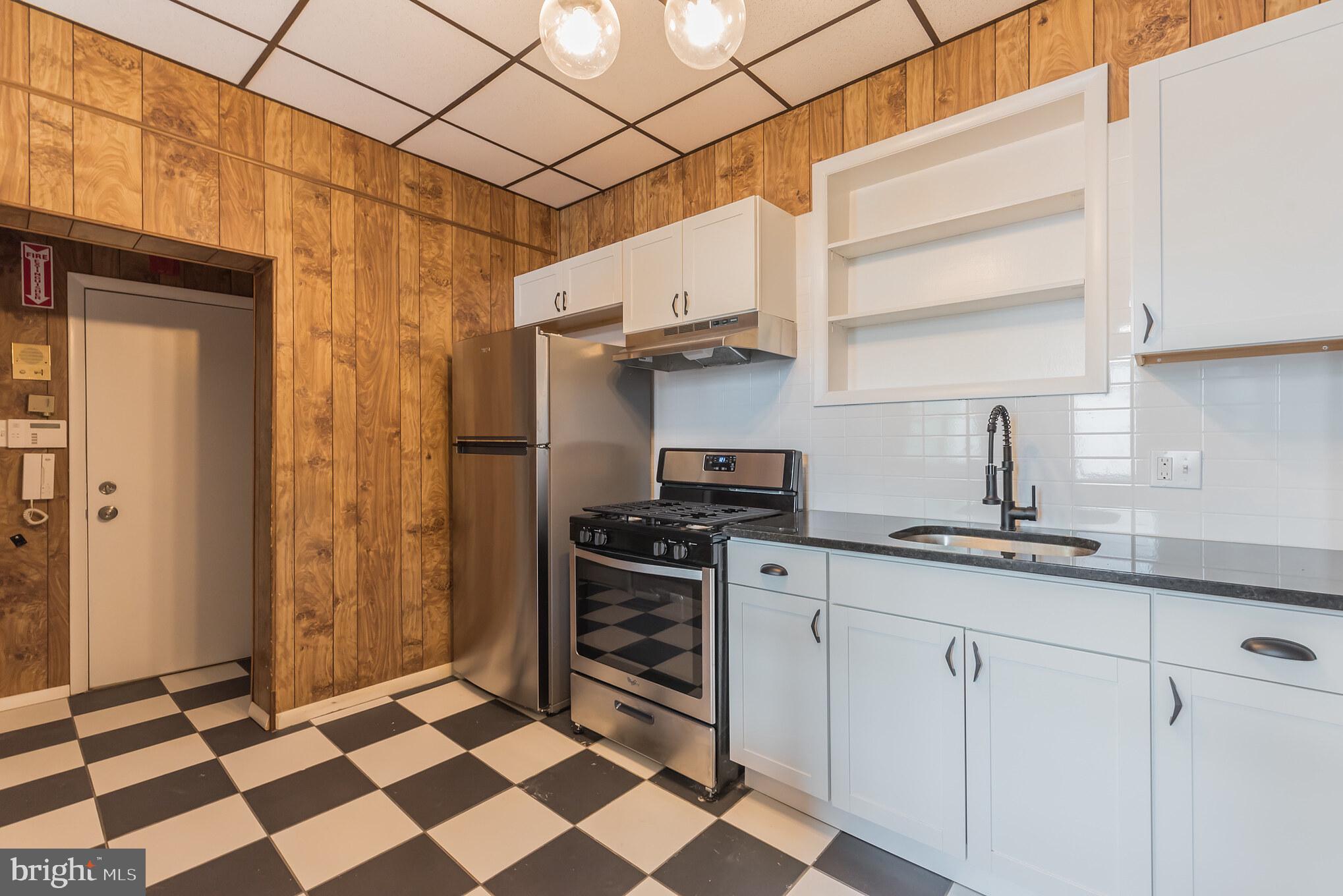 FISHTOWN - Commercial Sale