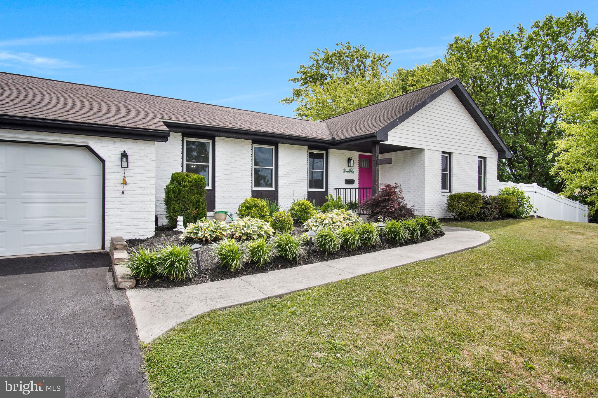 1098 HILLVIEW LANE