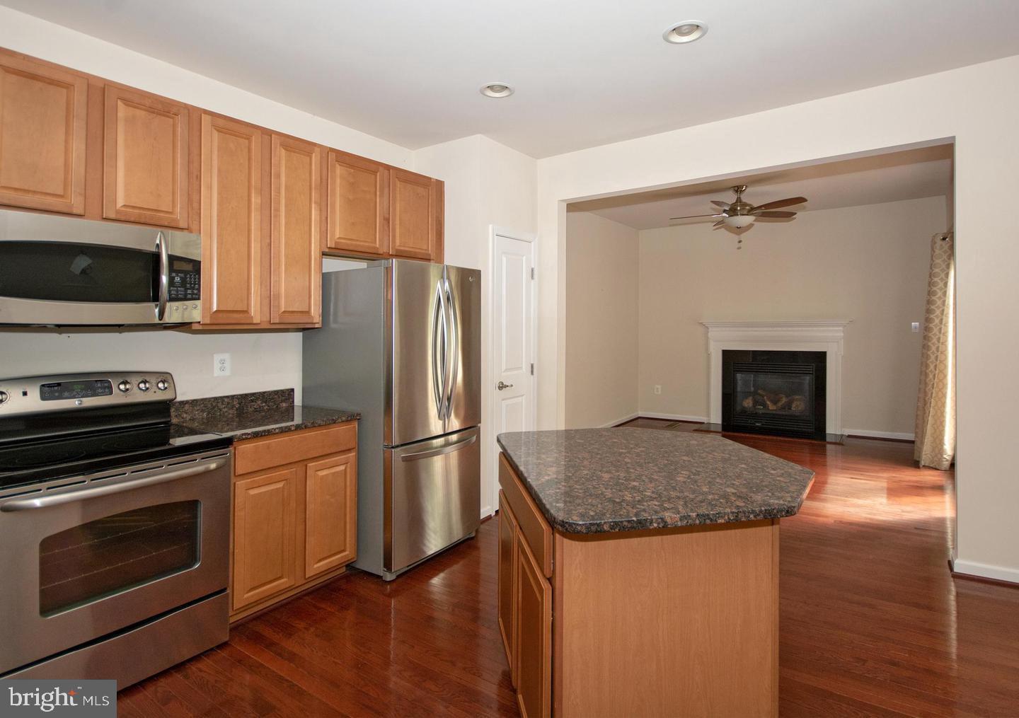 405 SIGNAL COURT 33