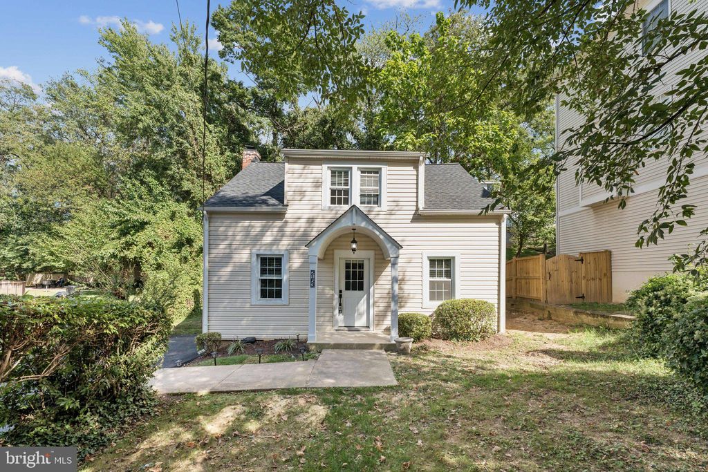 Photo of 2153 N Taylor Street, ARLINGTON, VA 22207 (MLS # VAAR2062438)