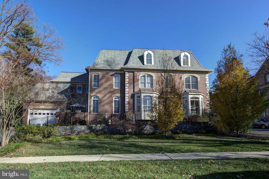 The finest location in Bethesda! Maintenance free living w/ over 6,000 sq ft, & ELEVATOR! Dramatic floorplan w/ 2 story foyer, circular staircase, 10' ceilings, first fl LIB, gourmet Kit open to FAM Rm, sep BFR & Patio. Huge master suite w/ sitting rm & dual baths and closets. Fin 4th level loft w/ BR & BA & LL Rec Rm w/ FBA & Exercise Rm. 1 mi to Metro, Walter Reed/NIH & downtown Bethesda.