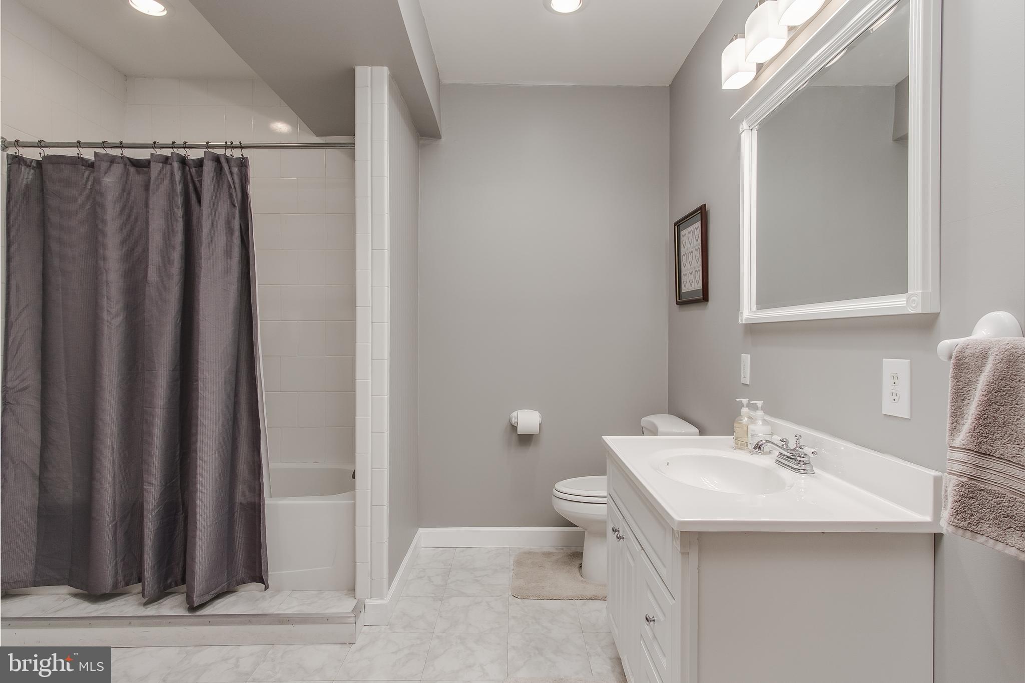 FOXFIELD AT MIDDLETOWN - Residential