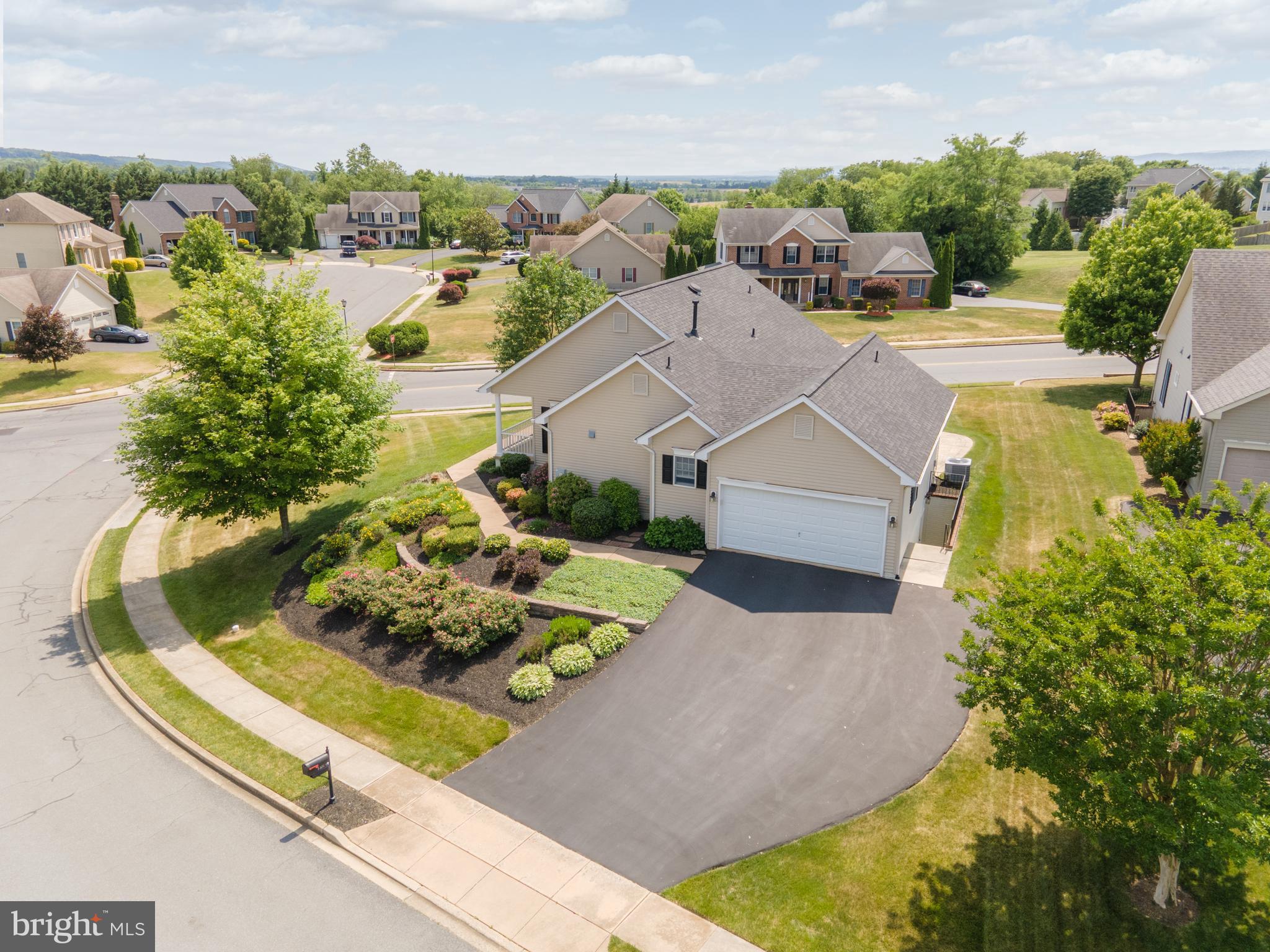 FOXFIELD AT MIDDLETOWN - Residential