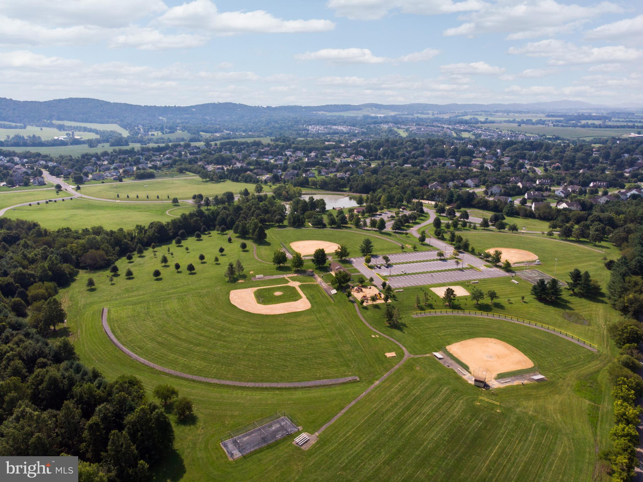 FOXFIELD AT MIDDLETOWN - Residential