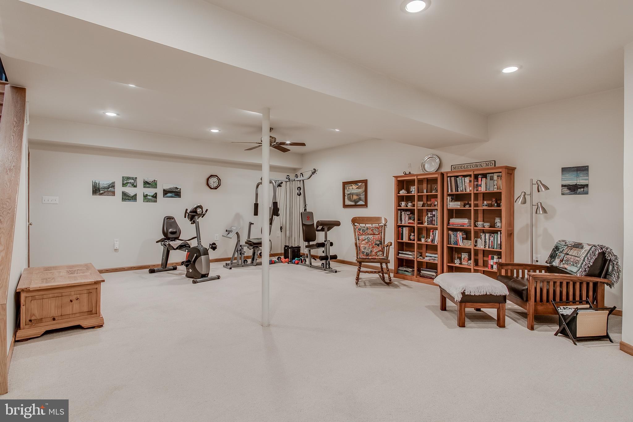 FOXFIELD AT MIDDLETOWN - Residential