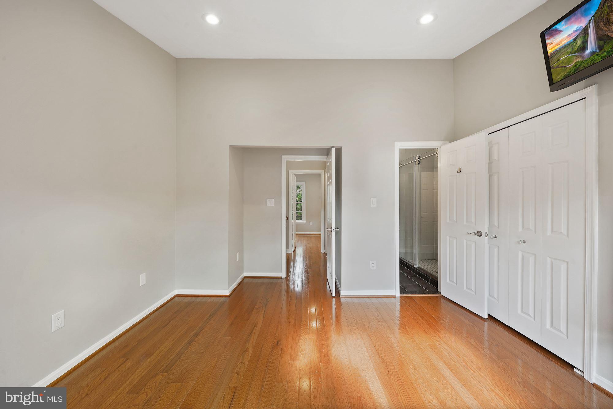 SOUTH KINGS STATION - Residential