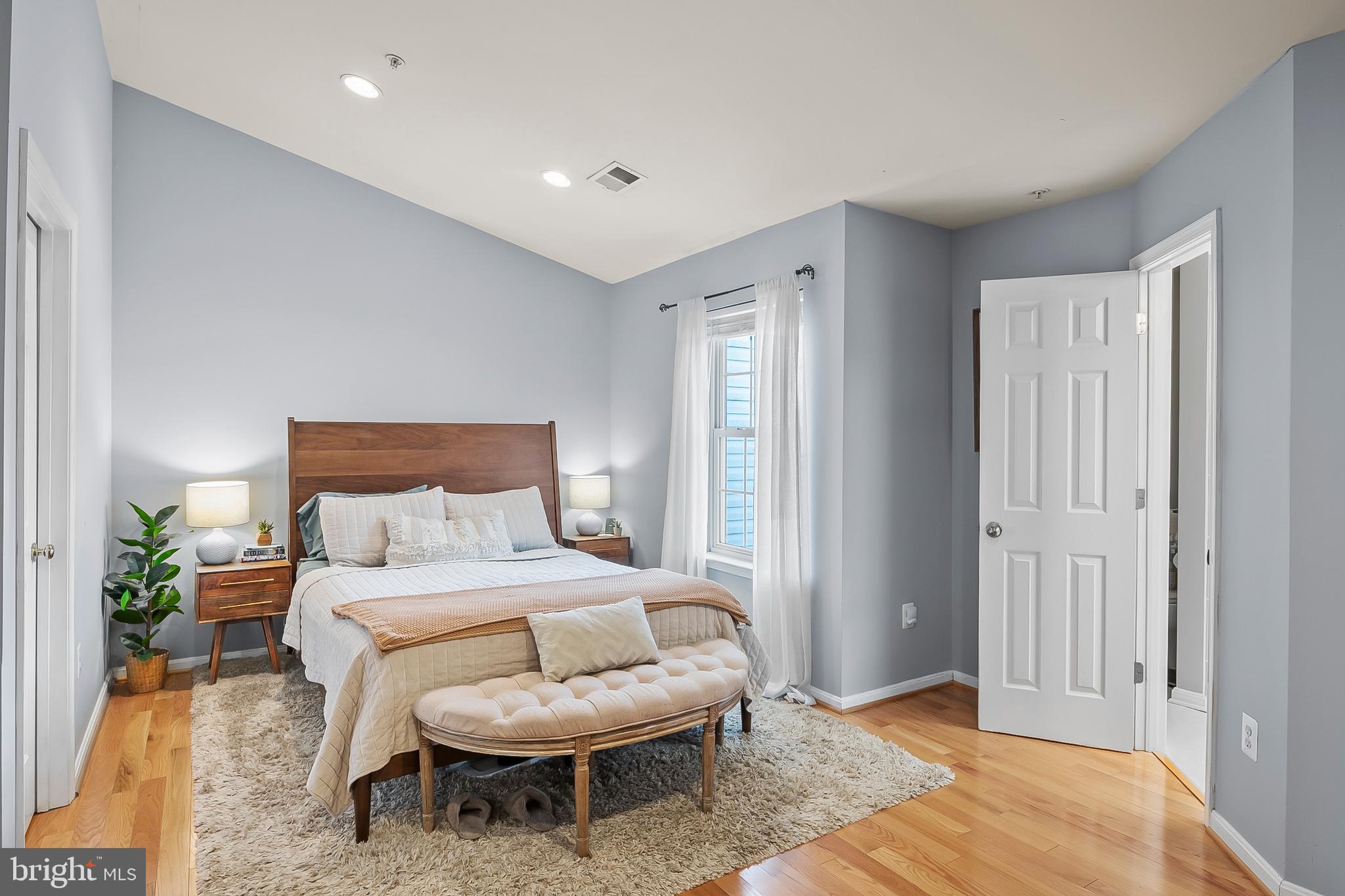 RIVER OAKS - Residential