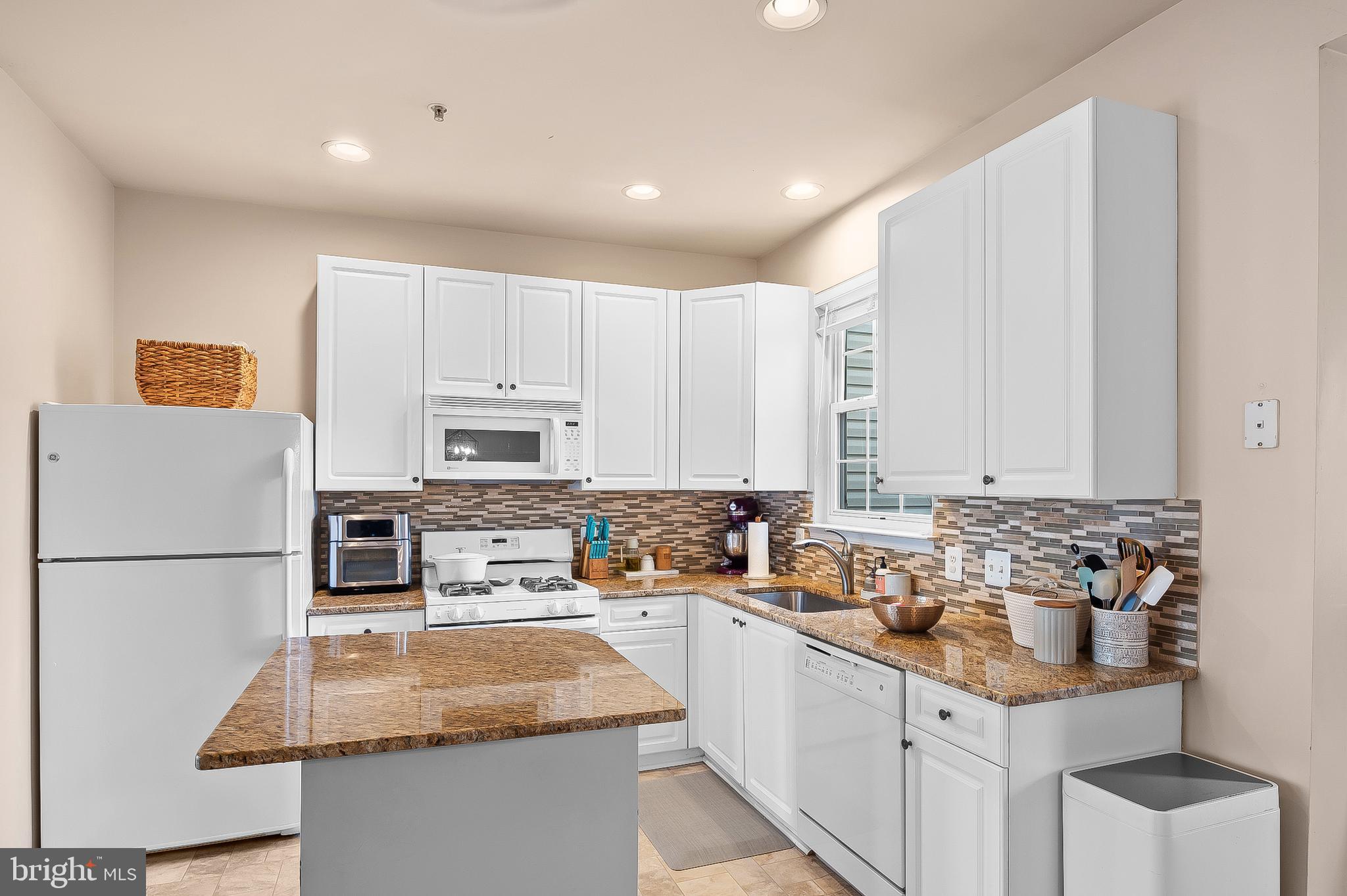 RIVER OAKS - Residential