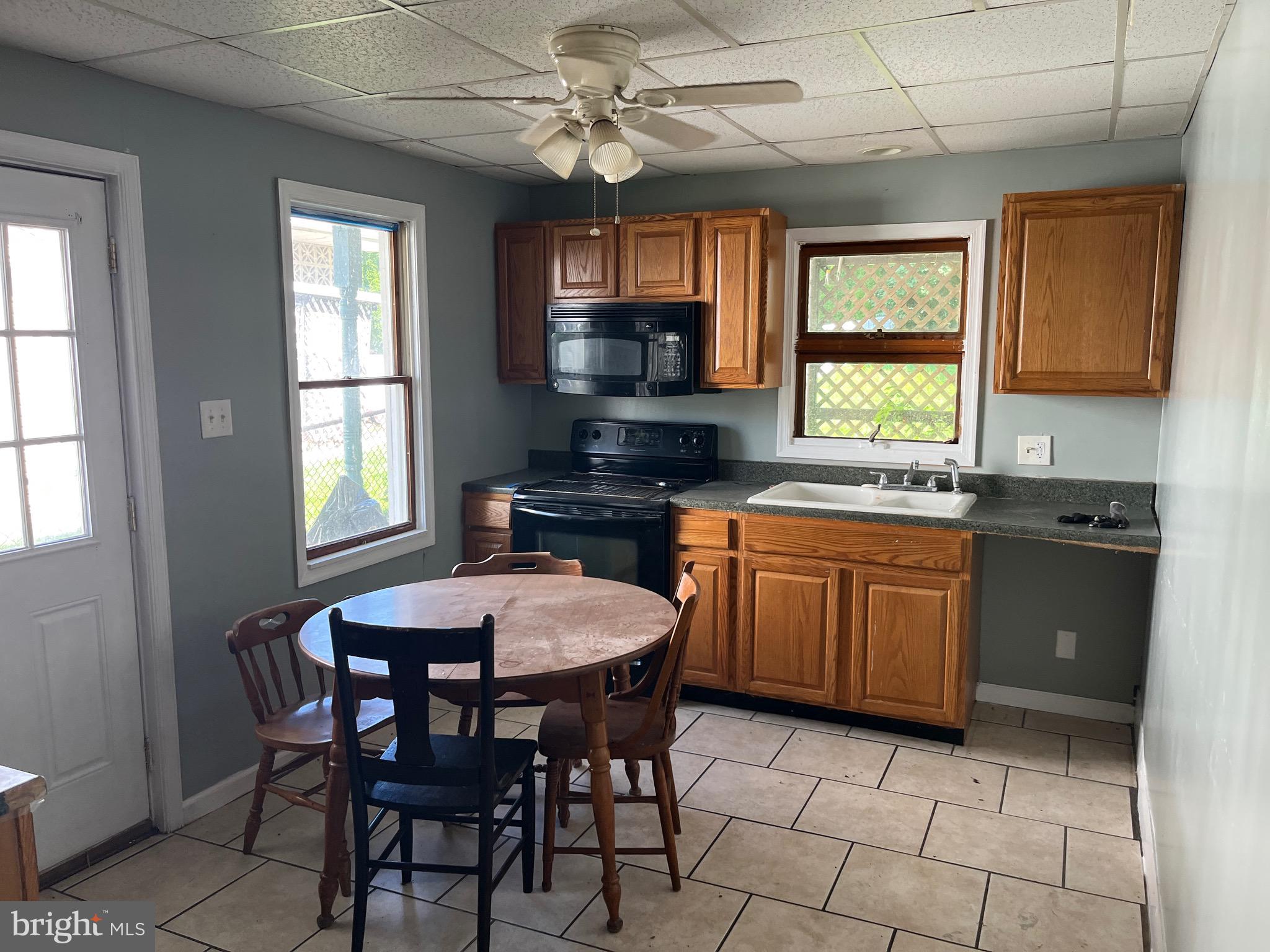 FRACKVILLE - Residential Lease