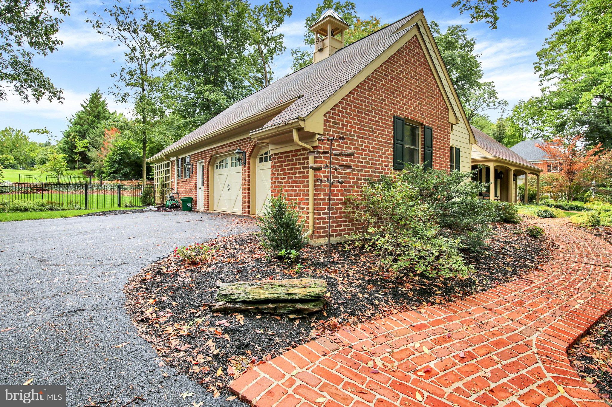 1059 HUNTERS PATH