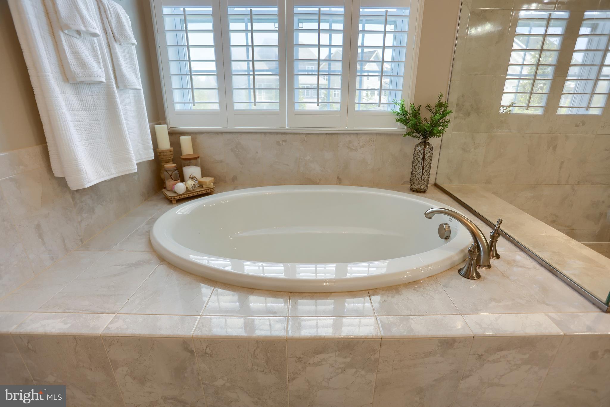 LAUREL RIDGE - THE GLEN - Residential