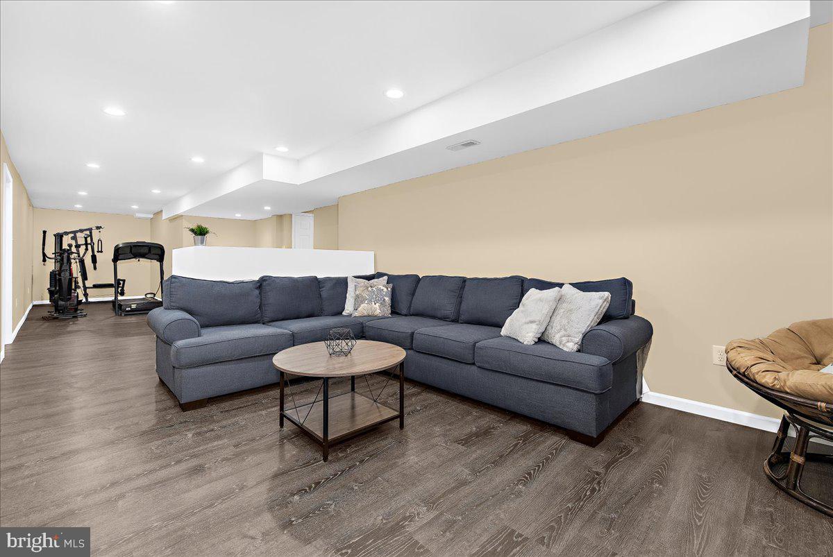 WALNUT POINT - Residential