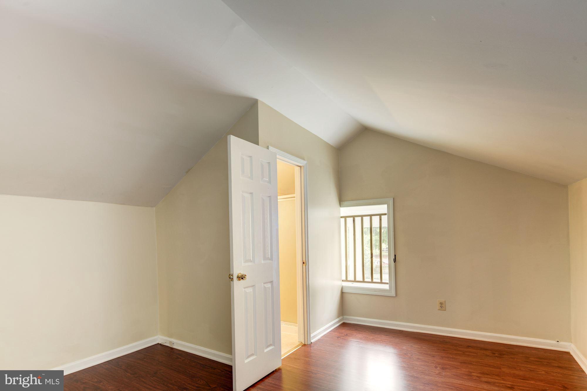 LAUREL - Residential