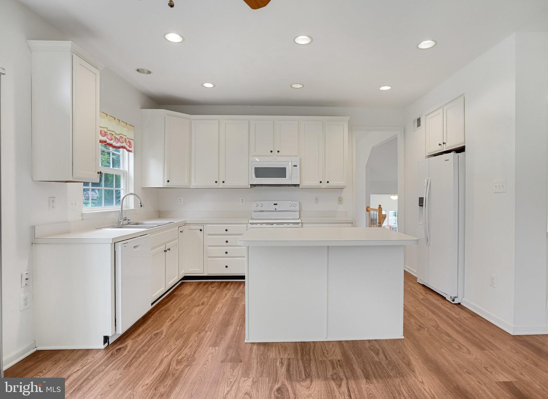 1721 DEARBOUGHT DRIVE